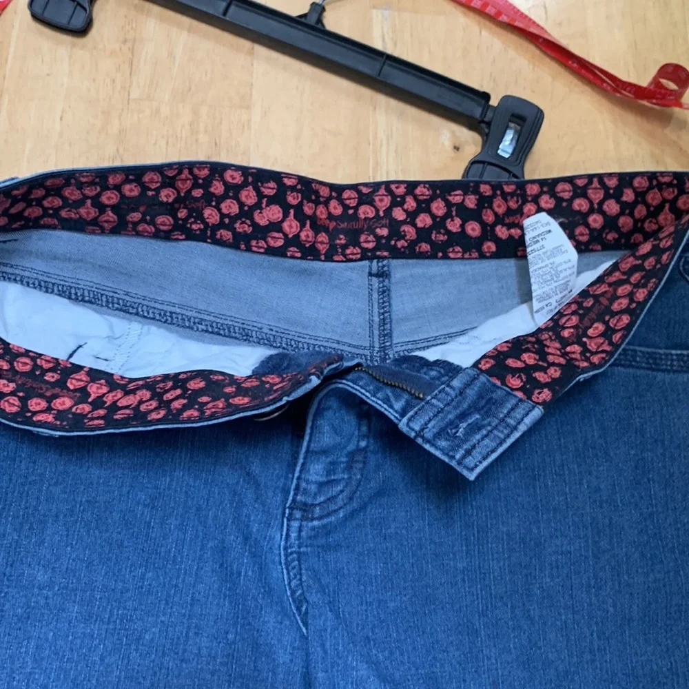 NWOT Lee sinuous soft size 14 medium tummy control waist denim shorts. - Picture 11 of 12